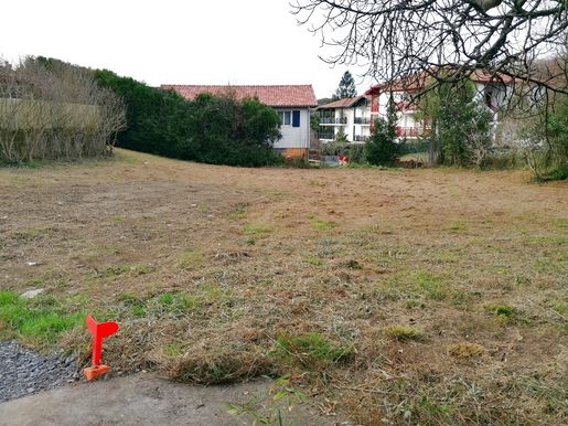 Terrain 759 m² · à Hendaye · 313 900 €