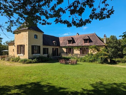 Maison 12 pièces 360 m² · aux Eyzies · 360 m² · 596 000 €