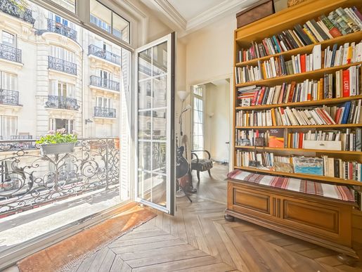 Appartement 3 pièces 102 m² · à Paris 18ème · 102 m² · 995 000 €