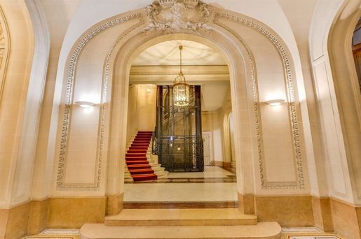 Appartement 3 pièces 82 m² · à Paris 1er · 82 m² · 1 590 000 €