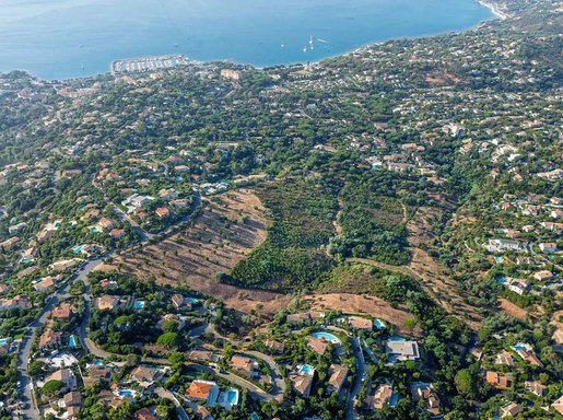 Terrain 649 m² · à Roquebrune-sur-Argens · 10 260 €