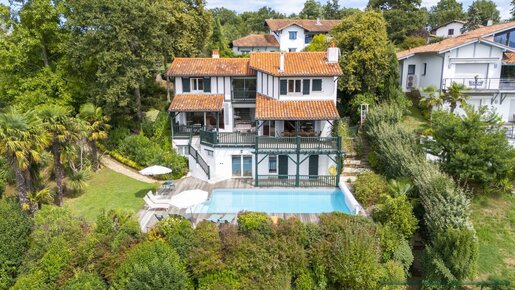 Maison 8 pièces 210 m² · à Bassussarry · 210 m² · 1 950 000 €