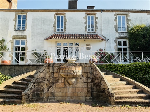 Maison 11 pièces 393 m² · à Cholet · 393 m² · 990 000 €