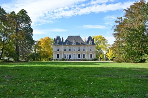 Maison 20 pièces 959 m² · à Pougues-les-Eaux · 959 m² · 1 150 000 €