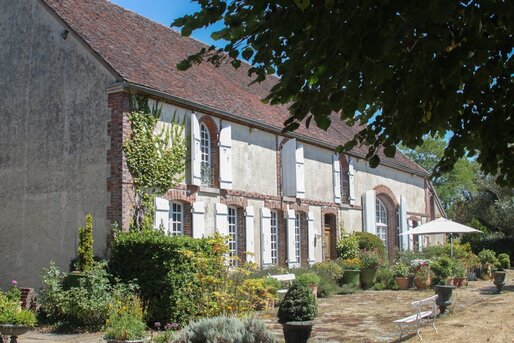 Maison 6 pièces 399 m² · à Charny Orée de Puisaye · 399 m² · 550 000 €