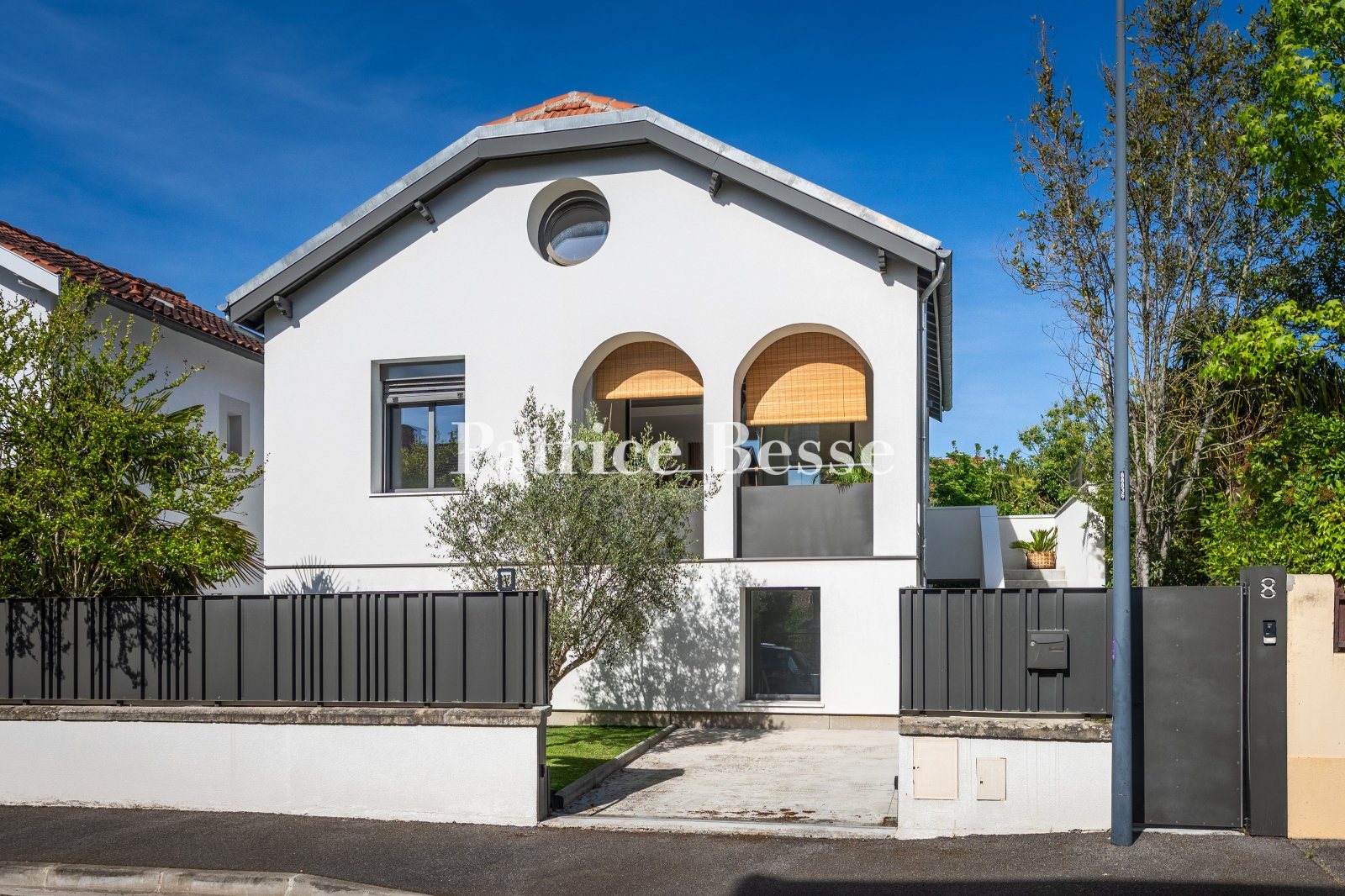 Prestige real estate: Ground-floor apartment with garden 250 m² unique in one of the most... - Plus