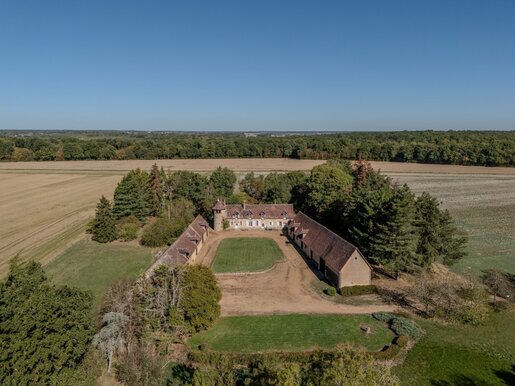 Maison 10 pièces 250 m² · à Frazé · 250 m² · 1 095 000 €