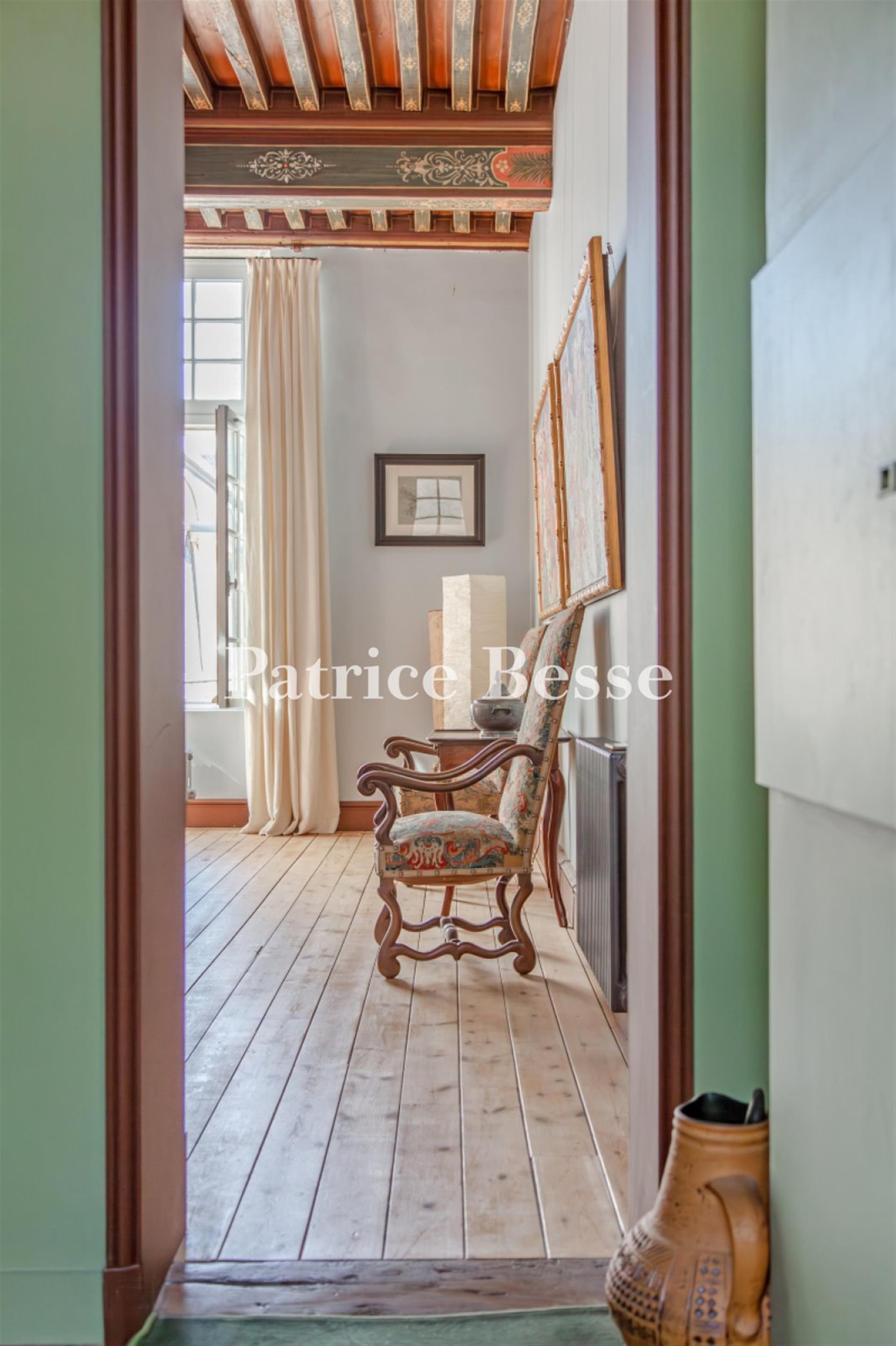 A historical flat, with 75 m² and two bedrooms, in a 17th-century building, not far from... - Ansicht 5