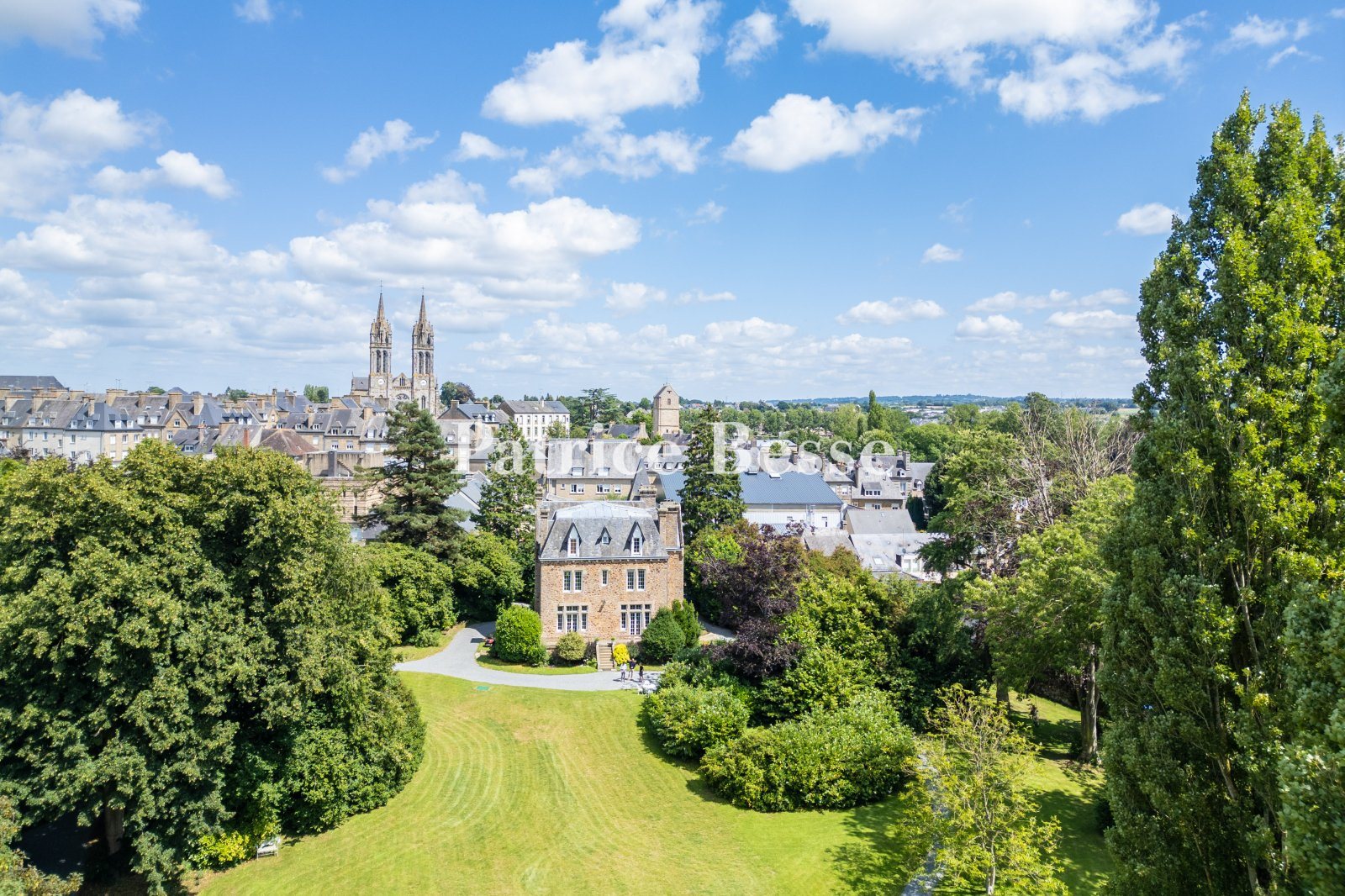 Maison à vendre, 350m², Saint-Hilaire-du-Harcouët