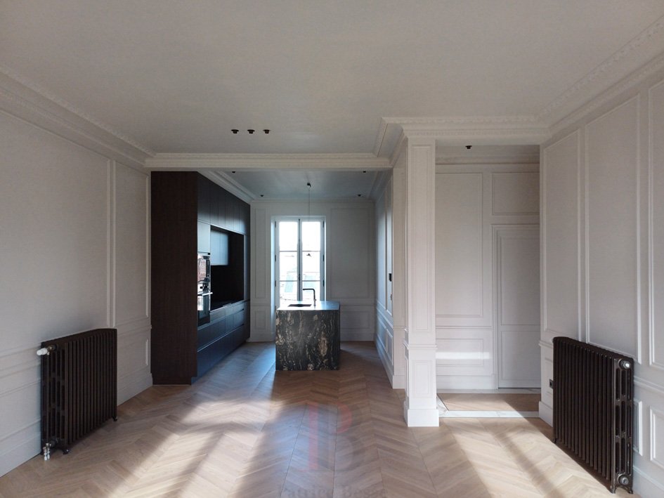 In Dijon, on Boulevard Carnot near Place du Président Wilson, a 94 m² three-room flat. The...