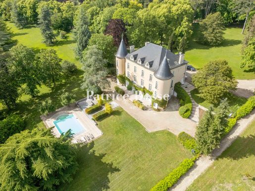 Maison 15 pièces 900 m² · à Bourges · 900 m² · 1 500 000 €