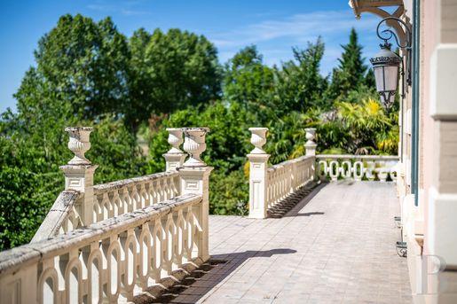 Maison 8 pièces 335 m² · à Moissac · 335 m² · 635 000 €