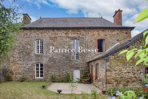 Maison 6 pièces 217 m² · à Domagné · 217 m² · 250 000 €
