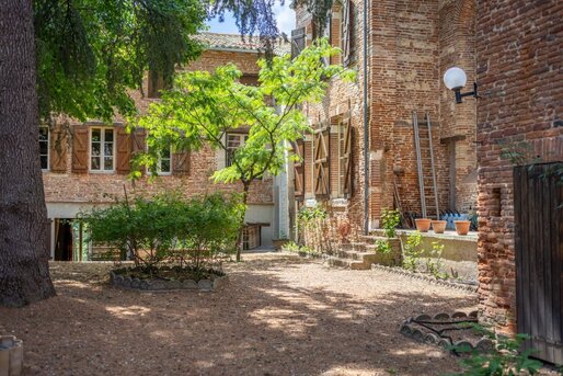 Maison 13 pièces 912 m² · à Gaillac · 912 m² · 618 000 €