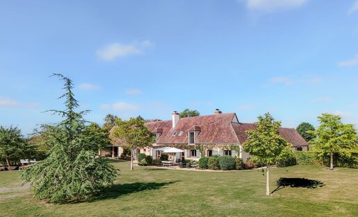 Maison 10 pièces 261 m² · à Châteauneuf-en-Thymerais · 261 m² · 900 000 €