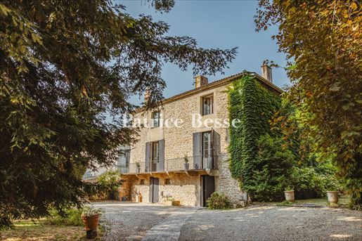 Maison 9 pièces 347 m² · à Cérons · 347 m² · 696 000 €