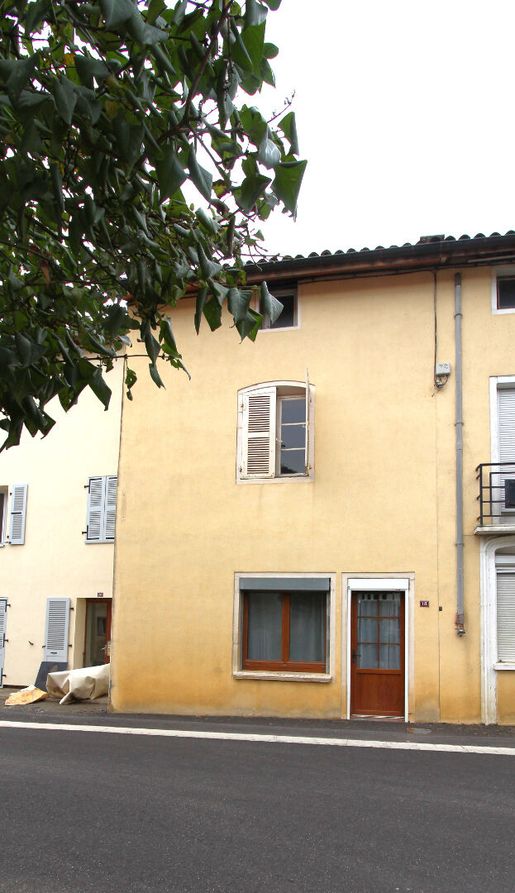 Maison 6 pièces 157 m² · à Gigny · 157 m² · 69 000 €