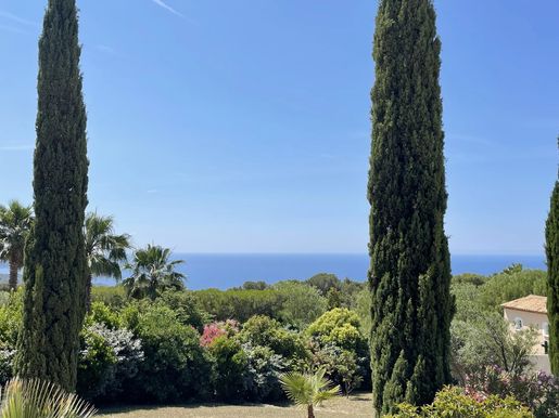 Maison 2 pièces 240 m² · à Ceyreste · 240 m² · 3 144 000 €