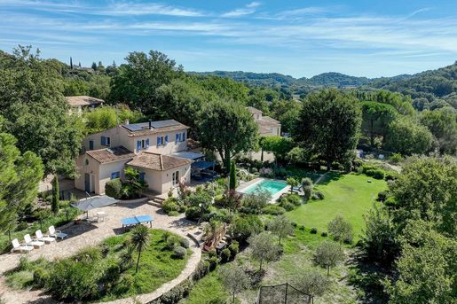 Maison 250 m² · à Ansouis · 250 m² · 1 253 000 €
