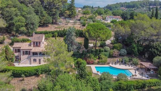 Maison 8 pièces 235 m² · à Châteauneuf-Grasse · 235 m² · 1 150 000 €