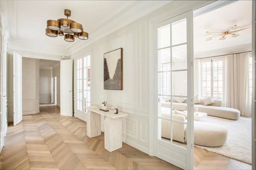 Appartement 216 m² · à Paris 16ème · 216 m² · 3 560 000 €