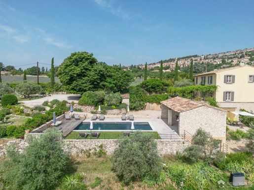 Maison 350 m² · à Saint-Saturnin-lès-Apt · 350 m² · 2 450 000 €