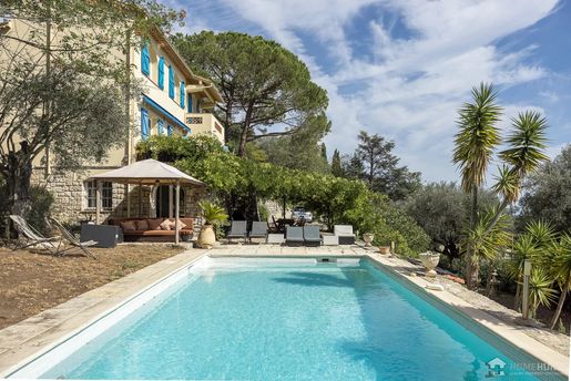 Maison 205 m² · à Châteauneuf-Grasse · 205 m² · 970 000 €