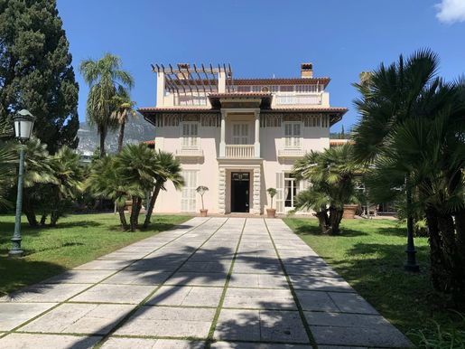 Maison 668 m² · à Roquebrune-Cap-Martin · 668 m² · 12 000 000 €
