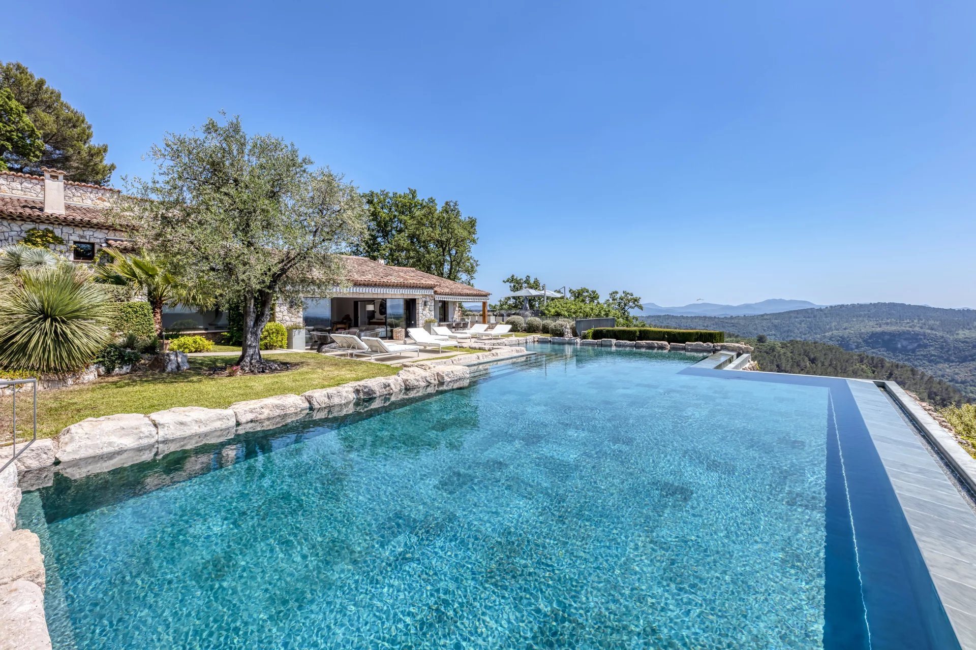 Maison à vendre, 327m², Saint-Cézaire-sur-Siagne
