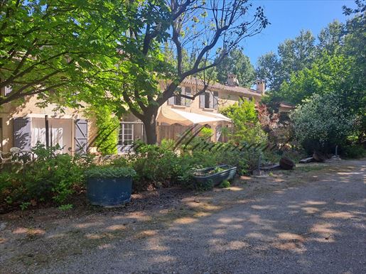 Maison 20 pièces 600 m² · à L'Isle-sur-la-Sorgue · 600 m² · 1 290 000 €