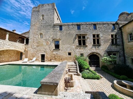 Maison 25 pièces 1500 m² · à Uzès · 1 500 m² · 2 250 000 €