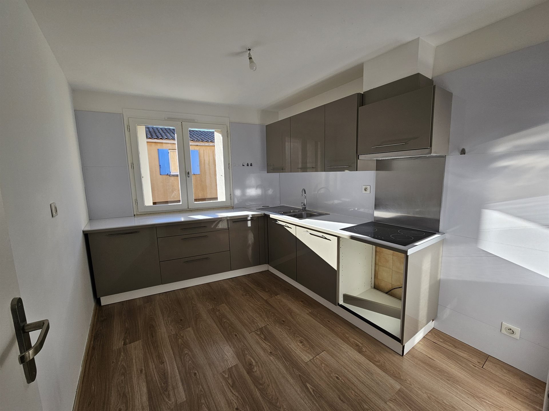 Appartement à louer, 64m², Générac