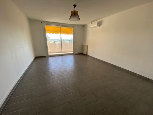 Appartement 3 pièces 71 m² · à Nîmes · 71 m² · 110 000 €