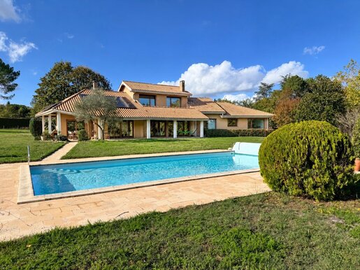 Maison 10 pièces 265 m² · à Casteljaloux · 265 m² · 545 000 €