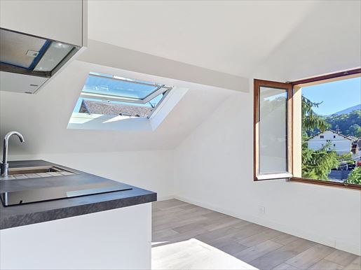 Maison 9 pièces 250 m² · à Chambéry · 250 m² · 682 500 €