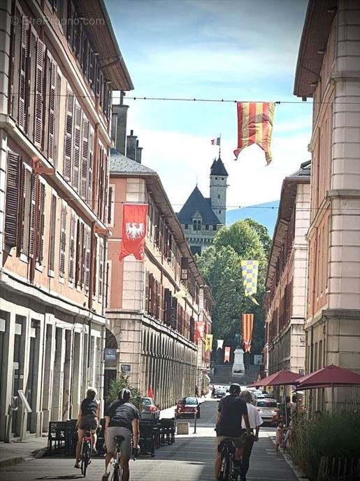 Chambéry - Rue de Boigne - Fonds de commerce 107m2 · 107 m² · 91 000 €