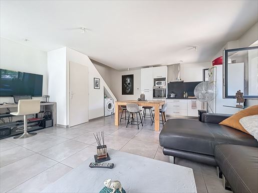 Appartement 3 pièces 60 m² · à Saint-Jeoire-Prieuré · 60 m² · 245 000 €