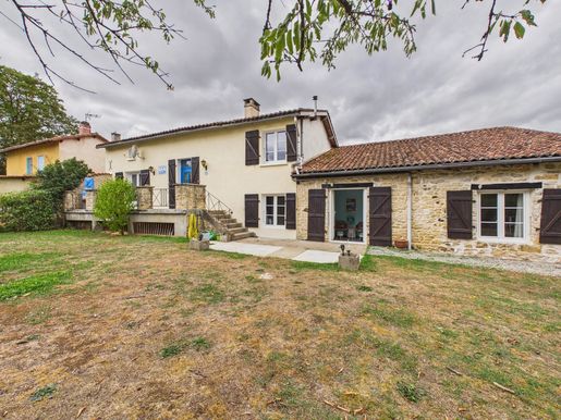 Maison 6 pièces 143 m² · à Pleuville · 143 m² · 246 100 €