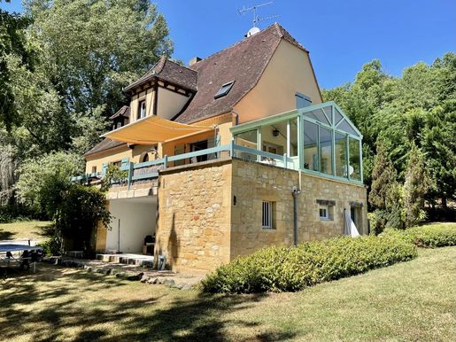 Maison 9 pièces 196 m² · à Masclat · 196 m² · 399 000 €