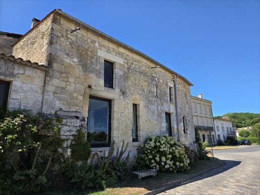 9 pièces 280 m² · à Branne · 280 m² · 550 000 €
