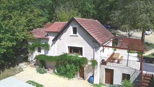 Maison 6 pièces 105 m² · à Saint-Pierre-de-Chignac · 105 m² · 318 860 €
