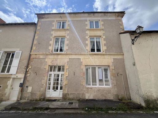 Maison 10 pièces 191 m² · à Saint-Savin · 191 m² · 118 600 €
