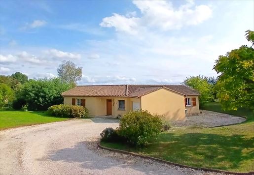 Maison 6 pièces 132 m² · à Montguyon · 132 m² · 236 000 €