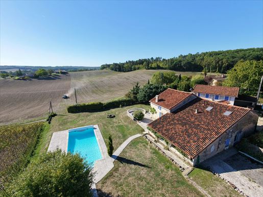 Maison 12 pièces 265 m² · à Tocane-Saint-Apre · 265 m² · 430 000 €