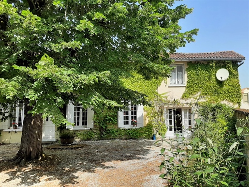 Maison 8 pièces 148 m² · à Saint-Séverin · 148 m² · 170 000 €