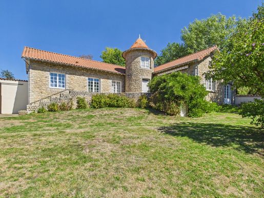 Maison 15 pièces 318 m² · à Saint-Barthélemy-de-Bussière · 318 m² · 499 950 €