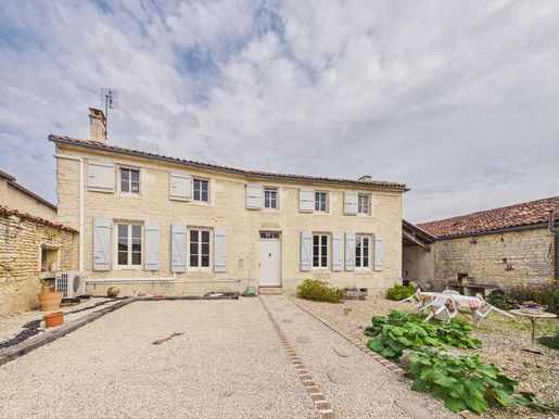 Maison 5 pièces 144 m² · à Beauvais-sur-Matha · 144 m² · 172 800 €