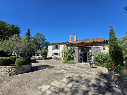Maison 18 pièces 392 m² · à Bellac · 392 m² · 895 000 €