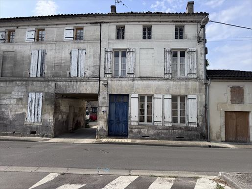 Maison 5 pièces 107 m² · à Jarnac · 107 m² · 89 999 €