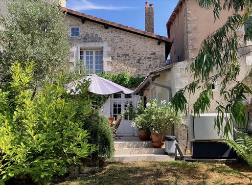 Maison 8 pièces 200 m² · à Sanxay · 200 m² · 248 000 €